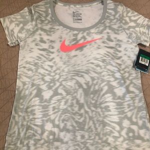 NWT Women’s Nike dri-fit XL